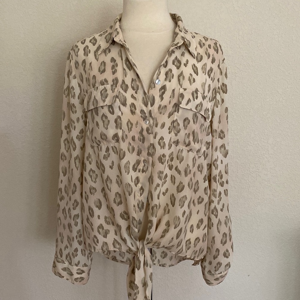 Chico’s Button Down Tie Bottom Blouse Sz Large Cheetah Print